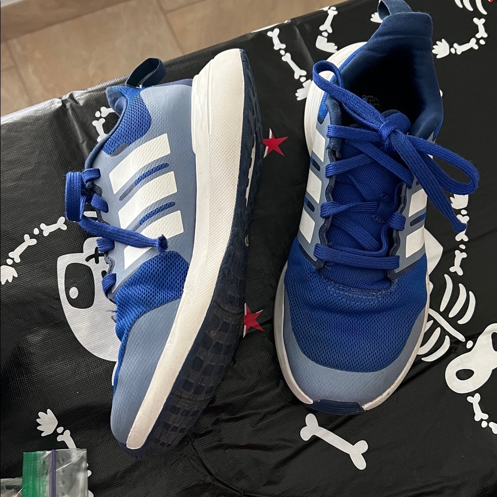Adidas Sneakers